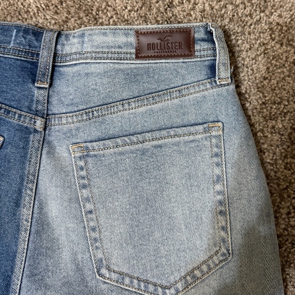 Hollister Two-Tone Mom Jean Shorts 3” - Picture 4 of 5